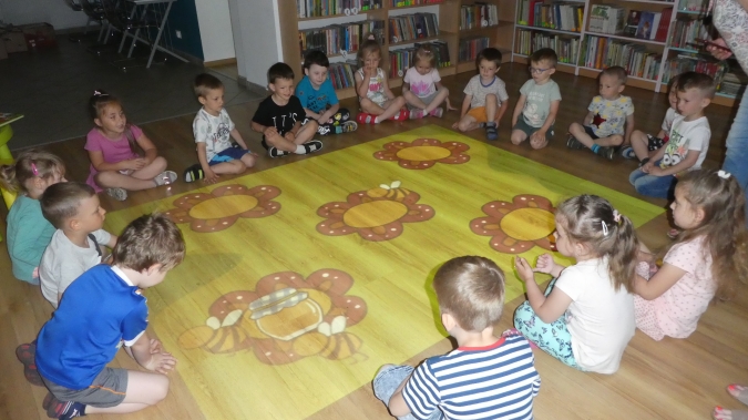 Modraczki w bibliotece