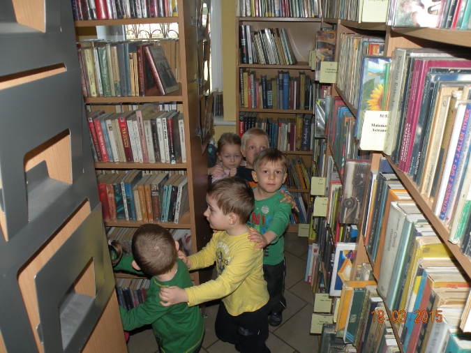 Poranek w bibliotece